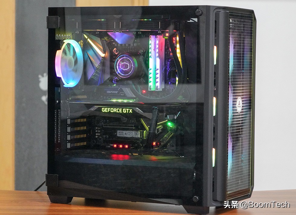 不对称设计点缀安钛克NX1000机箱体验