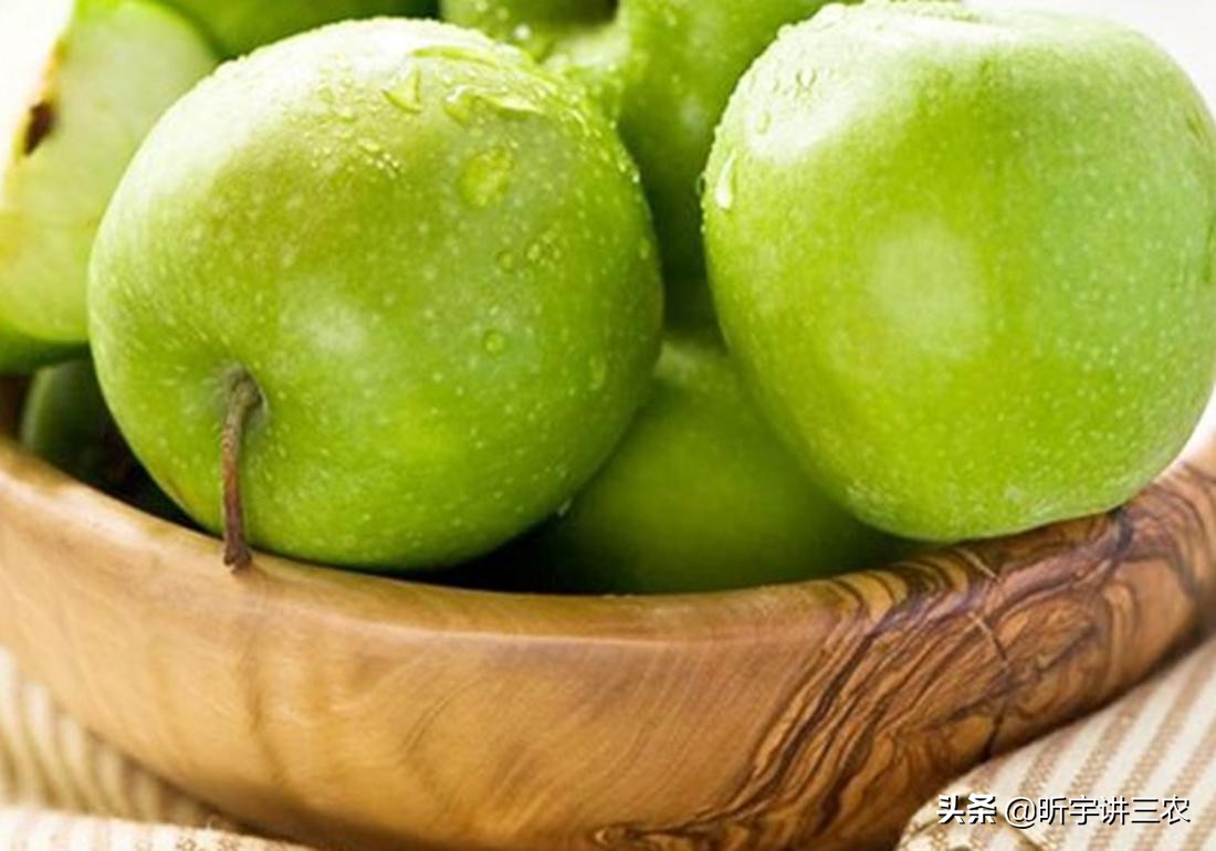 苹果树修剪一个人一天能修剪多少,大苹果树落叶修剪还是落叶前修剪