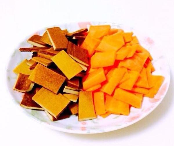 如何做出美味的胡萝卜炒香干,胡萝卜炒香干做法分享