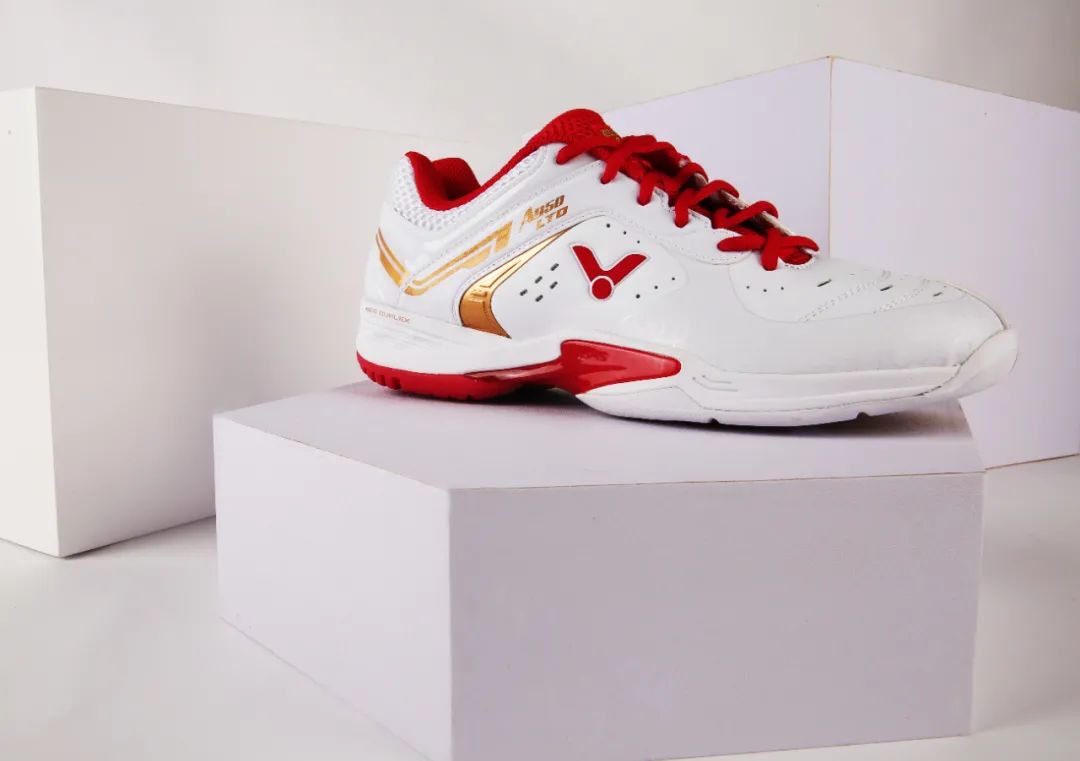 怎么挑选适合自己的羽毛球鞋,羽毛球鞋怎么选新手入门必看