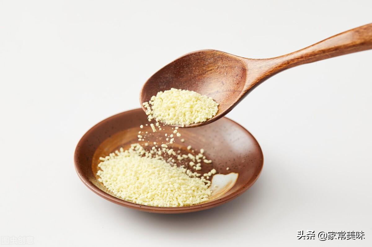 常吃鸡精安全吗,经常吃鸡精会尿黄吗