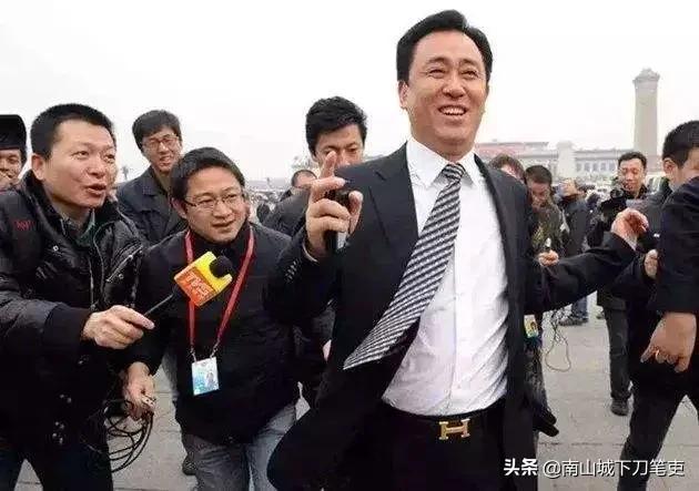 许家印从贫困走来的视频,许家印从小到哪里长大