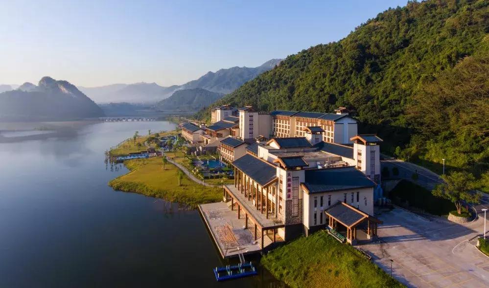 英德宝晶宫详细旅游攻略,宝晶宫旅游攻略大全