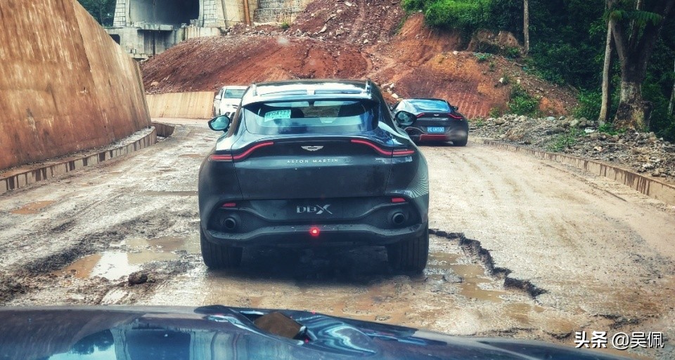 300万的阿斯顿马丁视频,阿斯顿马丁dbx2024款评测