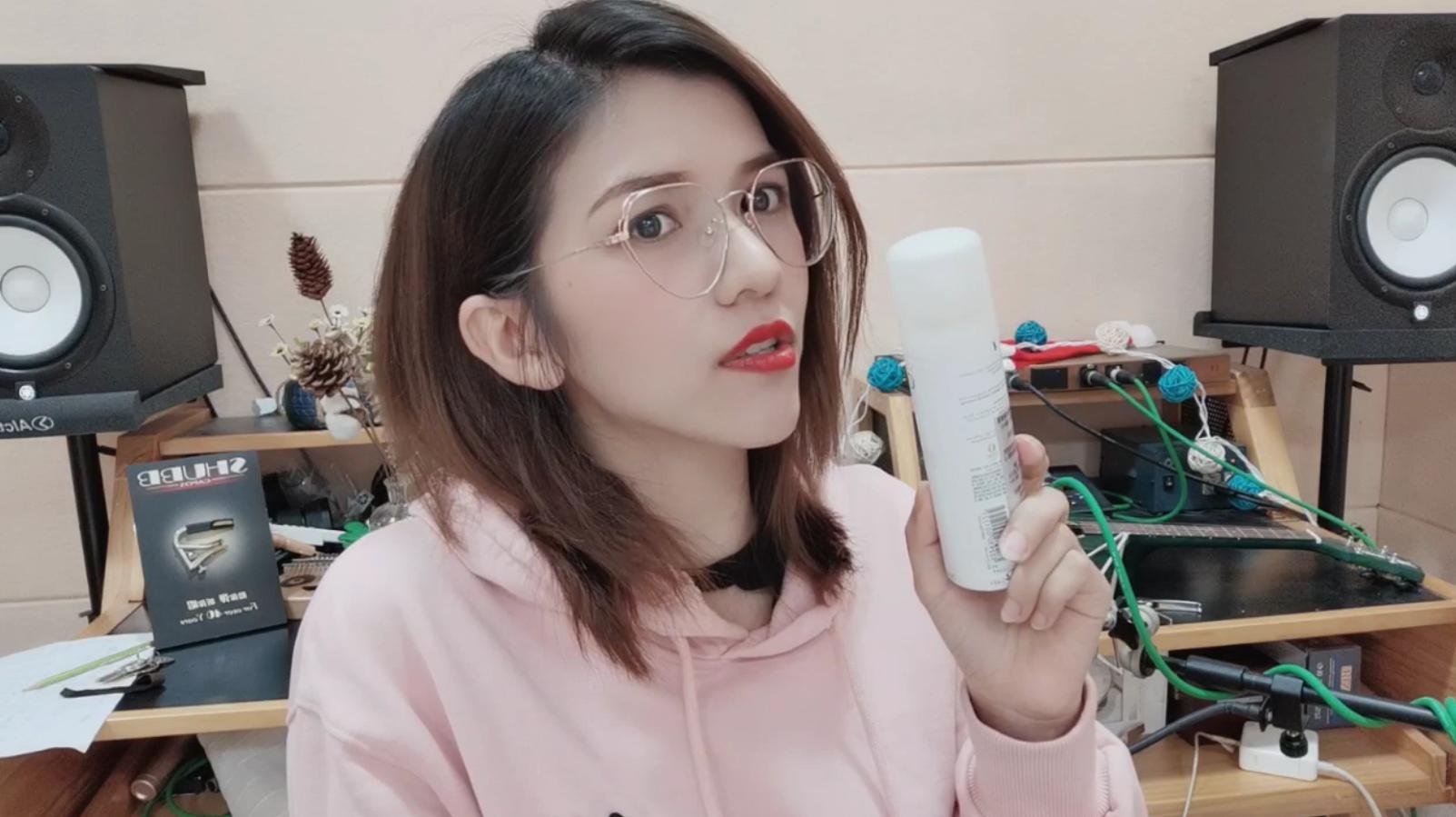 小凤模仿李佳琦种草祛痘神器是一种什么体验？