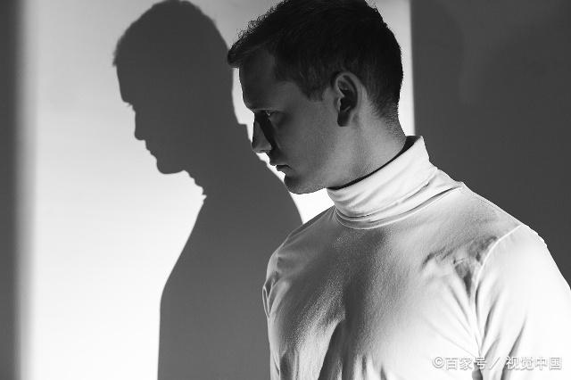 越长大越害怕,害怕以后的爱情变得廉价