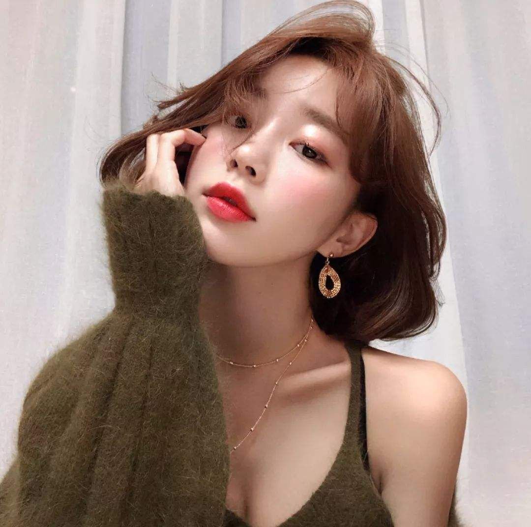 今年很流行的齐脖短发超显脸瘦的,超好看的齐肩短发