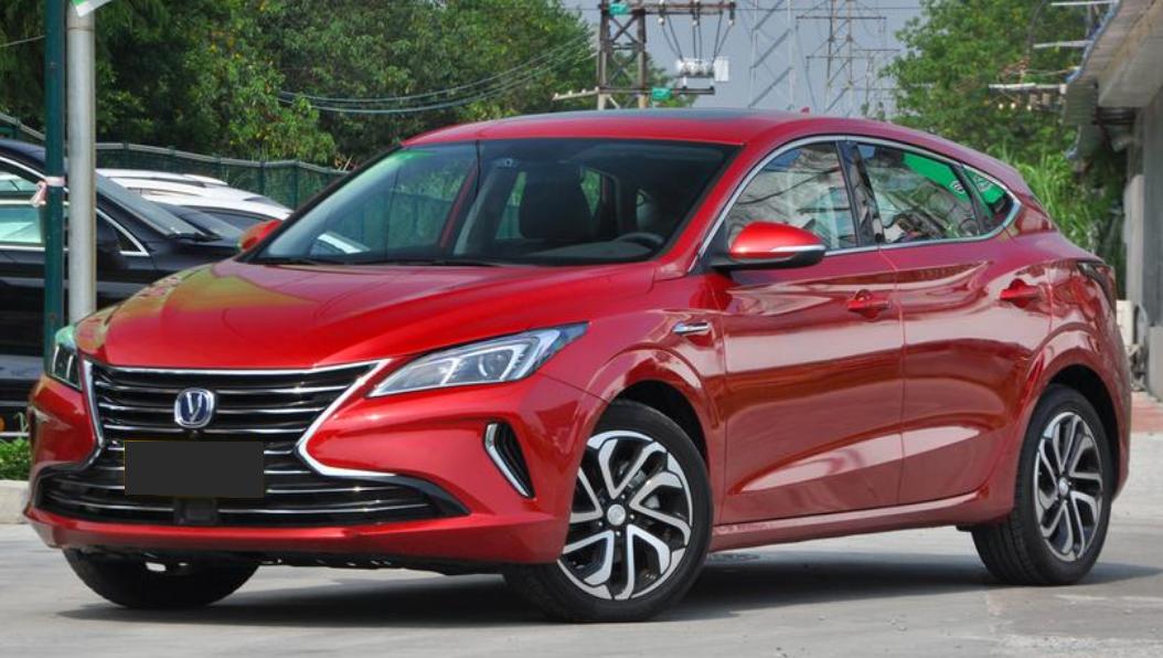 长安逸动xt到底值得买吗,国产两厢车哪款好看长安逸动xt