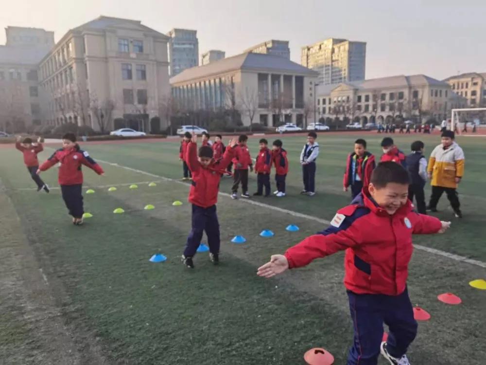 小学有特色的社团活动课,胶州市第六实验小学运动会