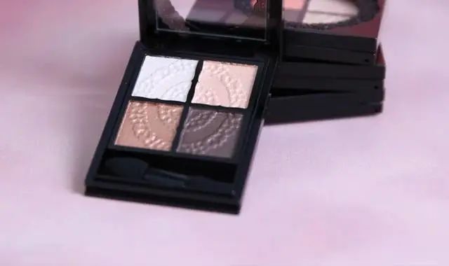 小姐姐化妆淡妆视频,小姐姐化妆上妆