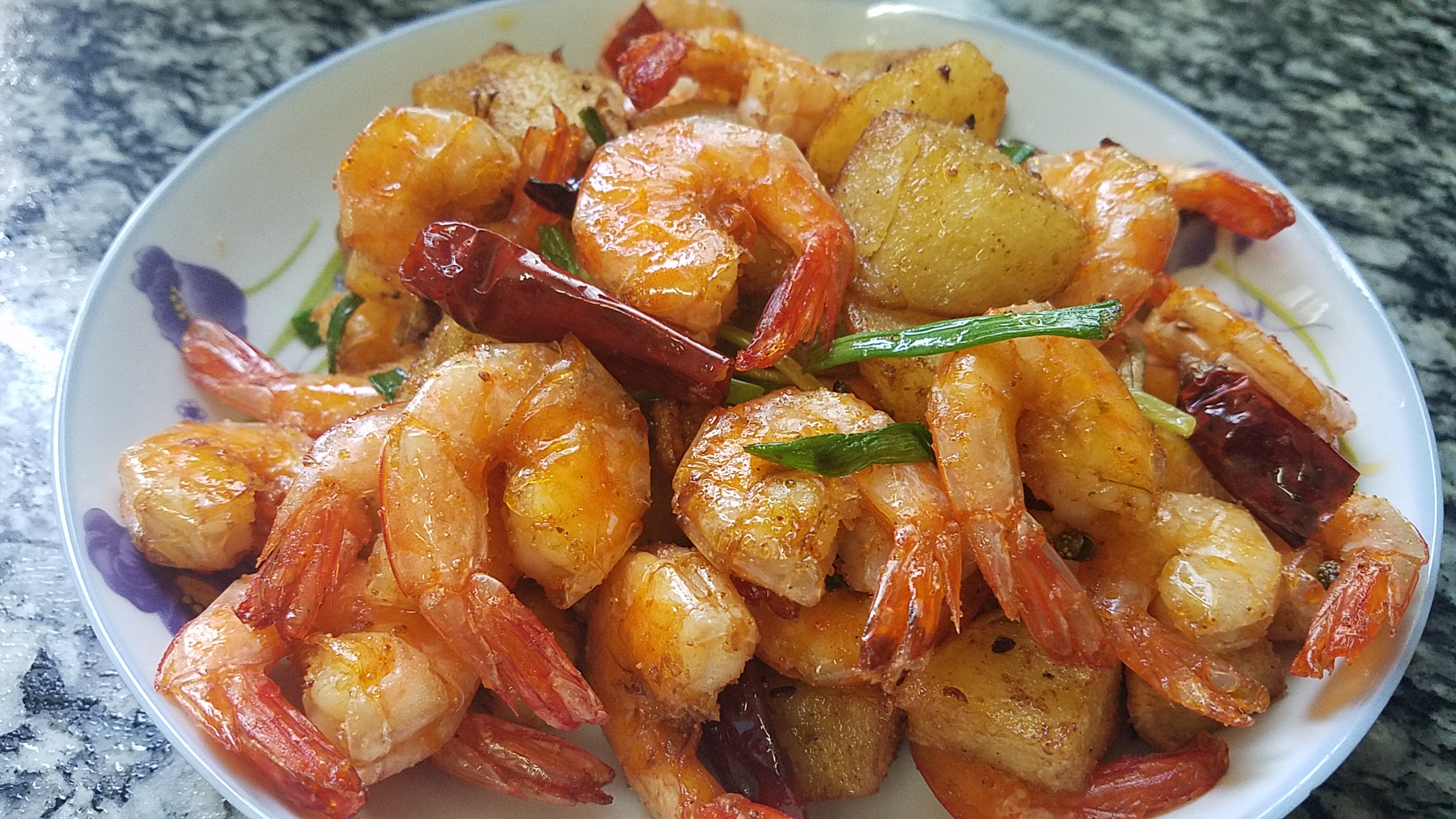 椒盐土豆虾的正确做法,椒盐土豆最好吃的做法家常