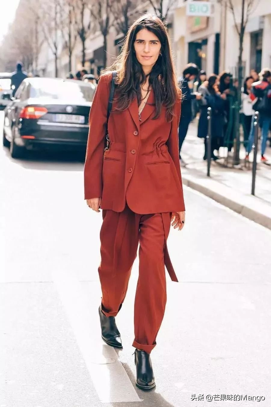 今年秋冬流行穿西装太时髦了,严肃刻板的西装如何穿才能更时髦