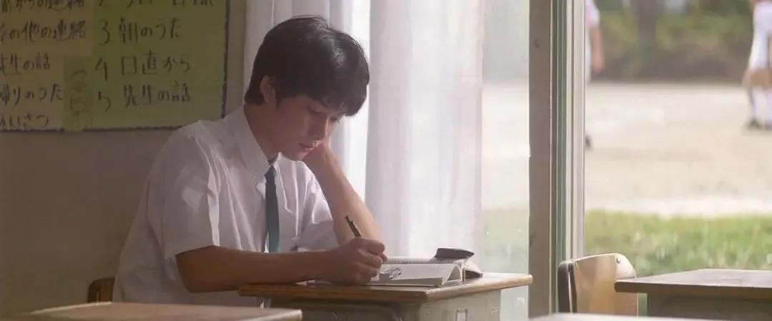 告别昨天的烦恼期盼明天的美好,告别昨天的悲伤驱散心中的迷茫