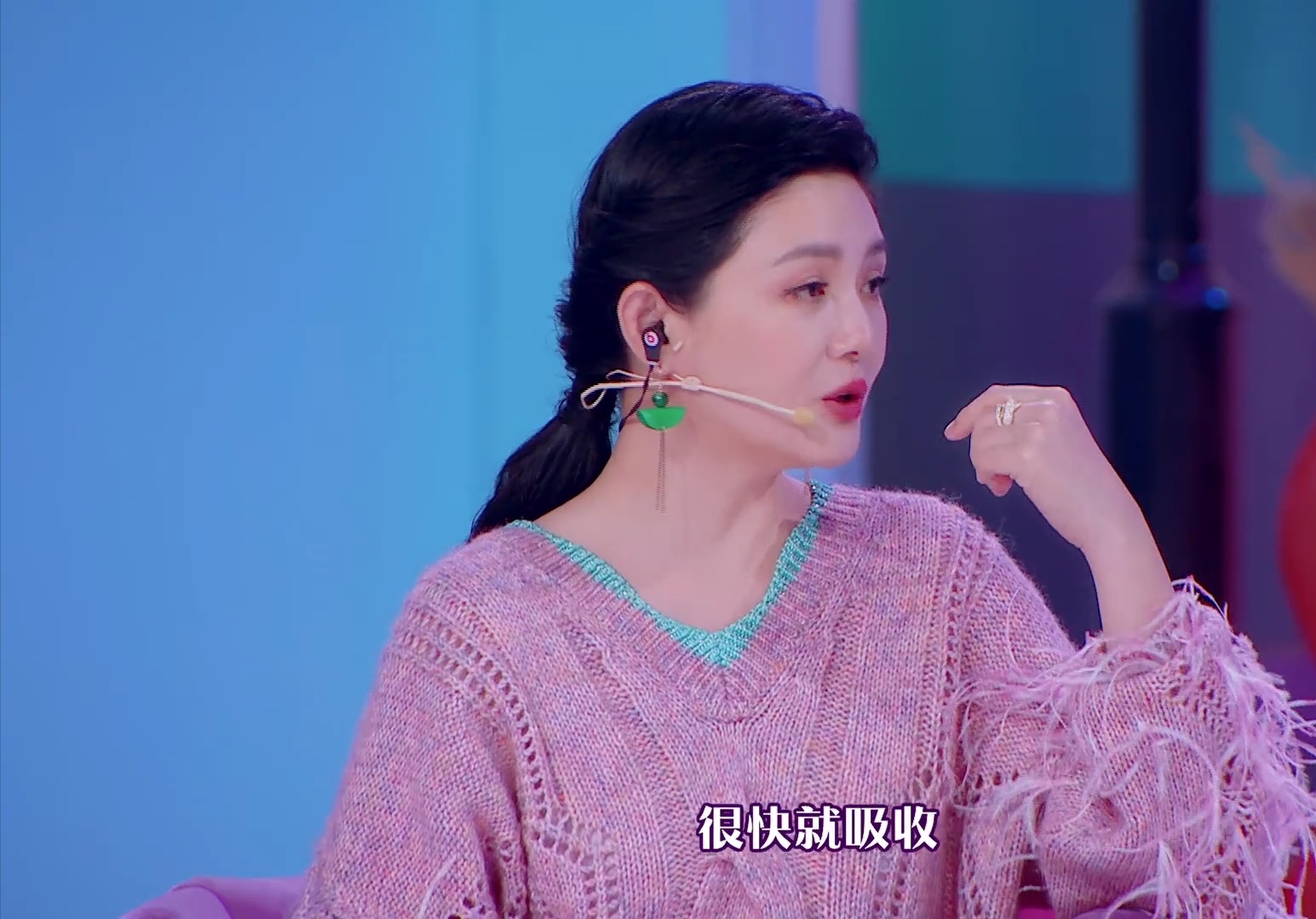 阿娇的金箔眼霜很好用，被问及价格，阿娇：不贵600多！大S很淡定