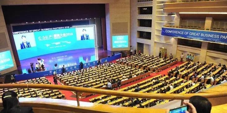 好紧张马上要和喜欢的人表白了,对已婚女人表白她很紧张