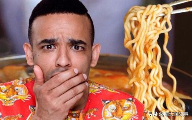 非洲5种常见的“美食”，烤蝙蝠加泥土饼，网友：好吃真香