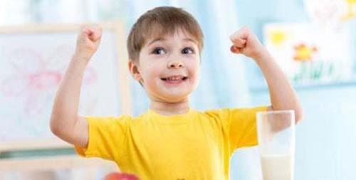 宝宝突然拒绝吃右侧奶怎么办,小孩不喝纯牛奶怎么引导才会喝