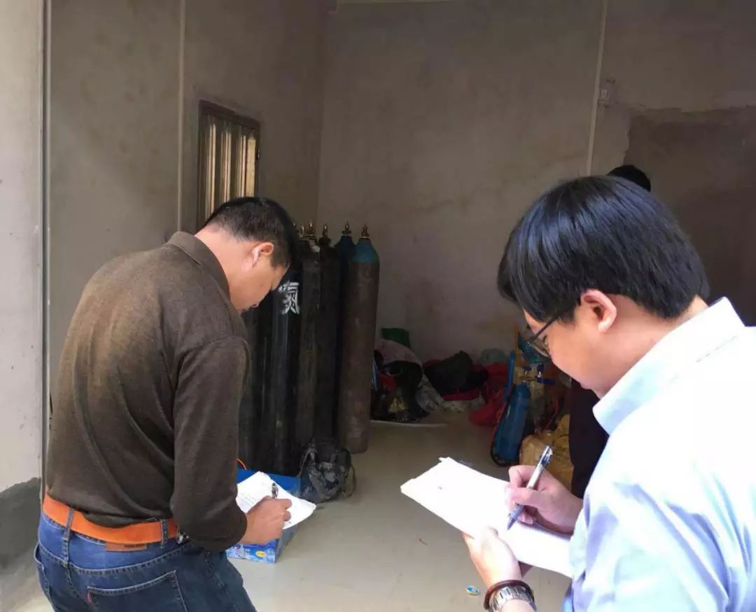 花都|11罐易燃易爆气体藏在花城街出租屋,所幸及时遇他们......