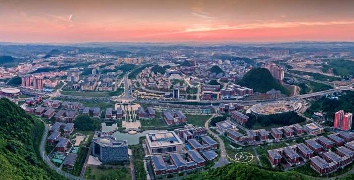 据说贵州万千大学生都集中在这里，这究竟是什么样的一个地方？