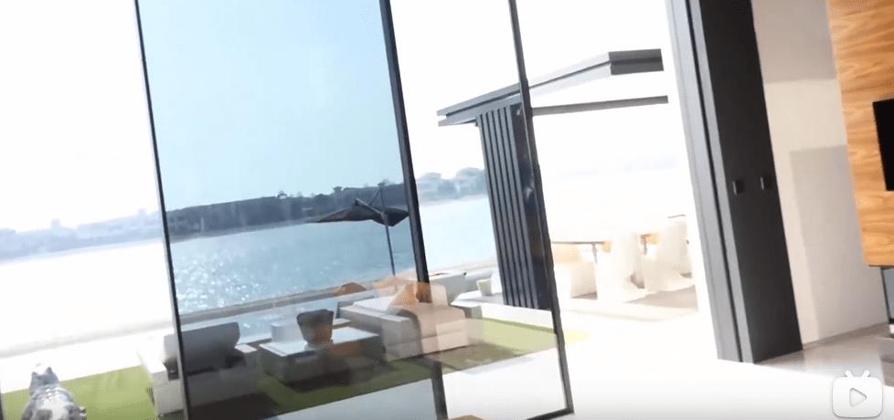 迪拜男子奋斗十年买下劳斯莱斯,迪拜小伙卖掉劳斯莱斯买法拉利