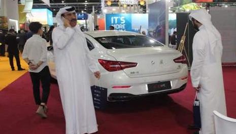 迪拜土豪的白袍,为什么迪拜土豪总是穿朴素