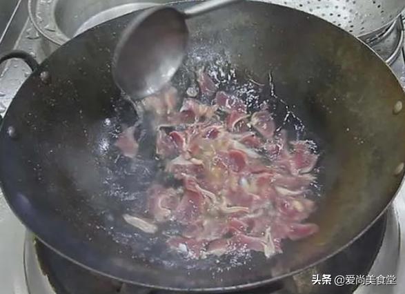 泡椒鸡胗的做法最正宗的做法,泡椒鸡胗的泡椒水要不要放进去炒