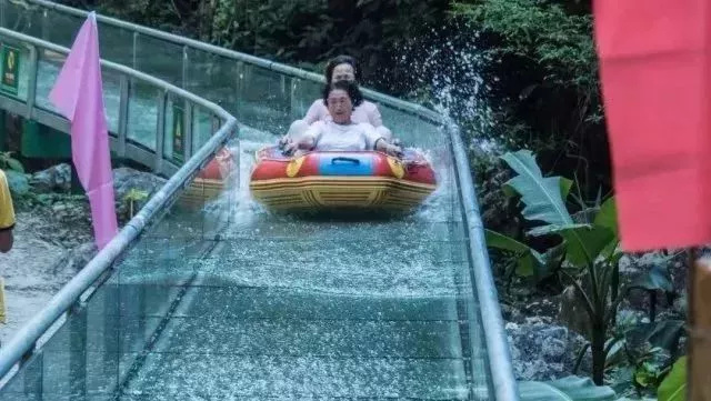 深圳五指耙公园玻璃桥,超级刺激玻璃桥第一视角