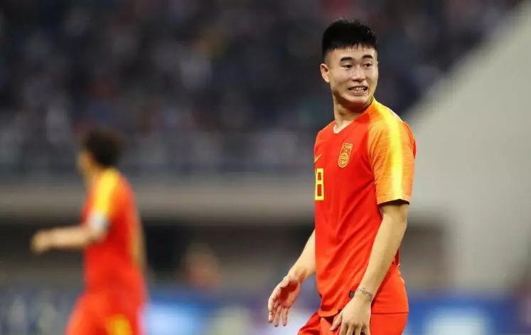 国足开启换血模式：征召海港二将众望所归，35岁郜林仍可一战