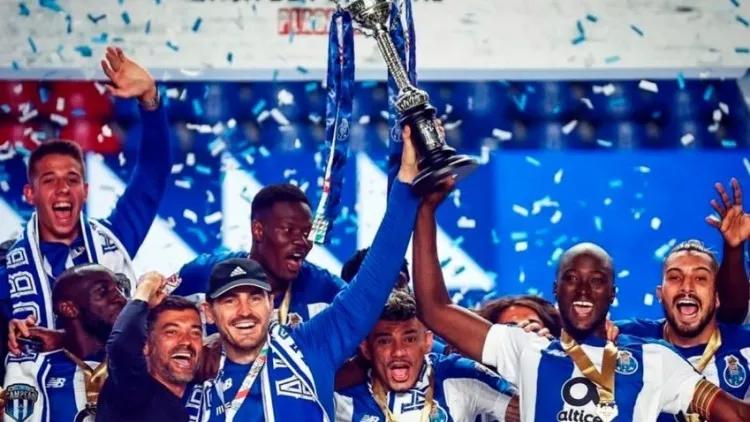 世界杯拥吻童话破灭背后：防得住谣言，却守不过时间