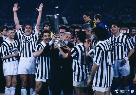 世界传奇足球球星,世界足球十大传奇人物