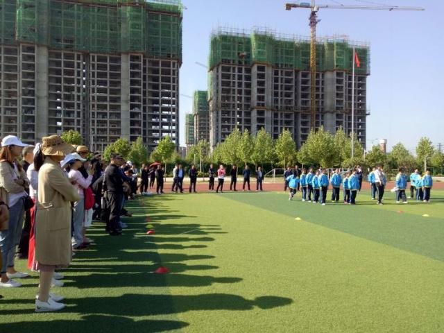 临颍小学足球比赛,临颍县颍川学校足球操