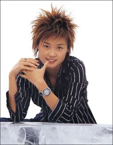 李宇春和刘雨昕私下关系,李宇春刘雨昕穿裙子