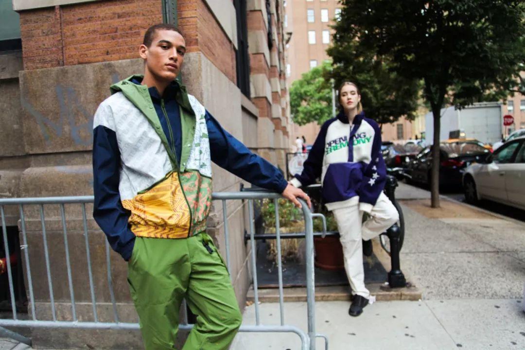 安踏潮湃,安踏火爆携款