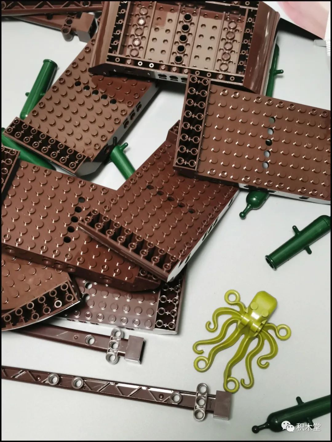 飞翔的荷兰人号船真实原型,飞翔的荷兰人号为什么能潜水