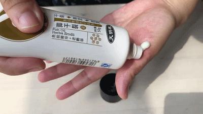 冬天脚跟干裂又起皮怎么办,冬天脚跟干裂起硬皮擦什么保湿好