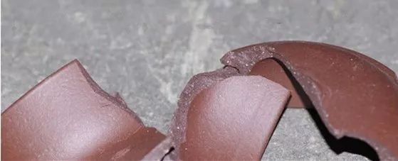 壶盖打碎了有什么征兆,壶盖摔成两半