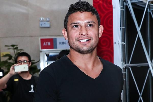 喜剧之王？一场8：0，中国男足眉飞色舞，李铁足球智慧无与伦比