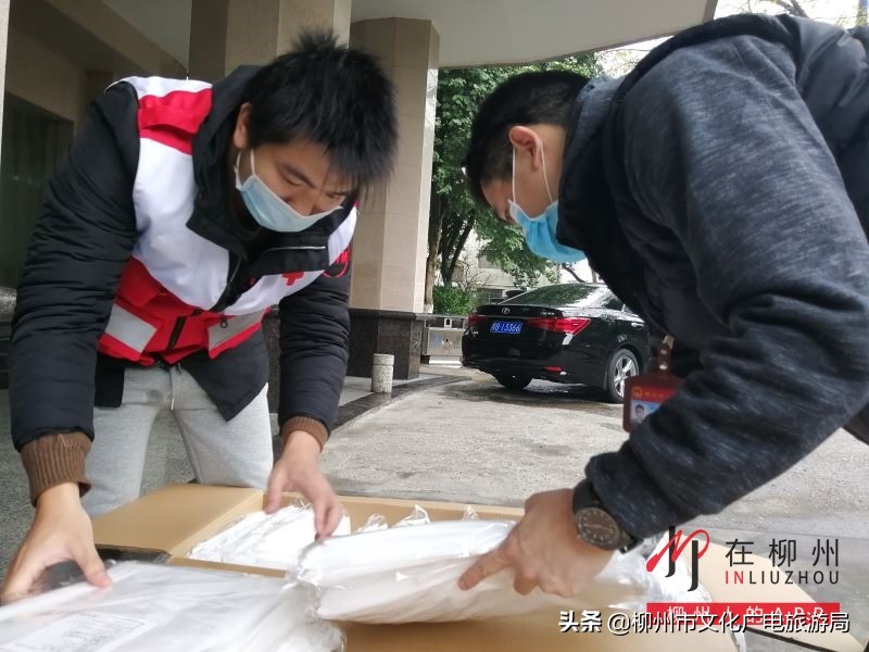 岂曰无衣与子同袍抗震救灾,岂曰无衣与子同裳留学生