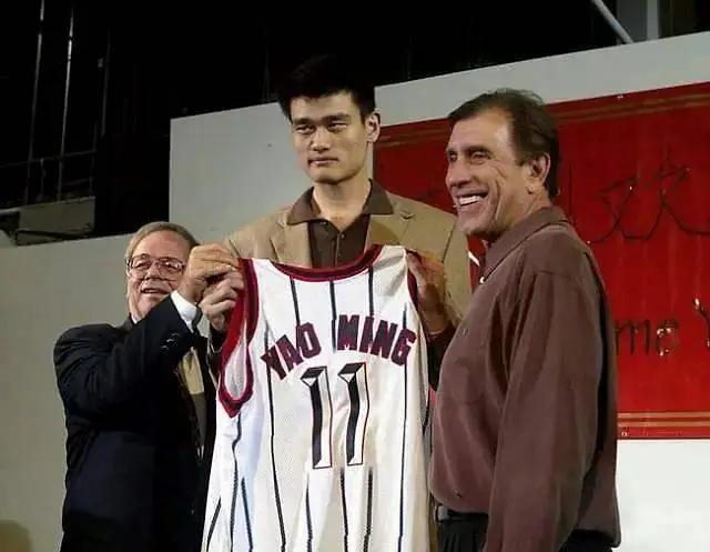 姚明拒绝的耐克天价合同,耐克给姚明的报价是多少