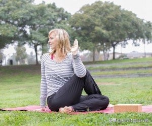 哪个瑜伽收紧臀部效果好,瑜伽练臀部最有效的动作