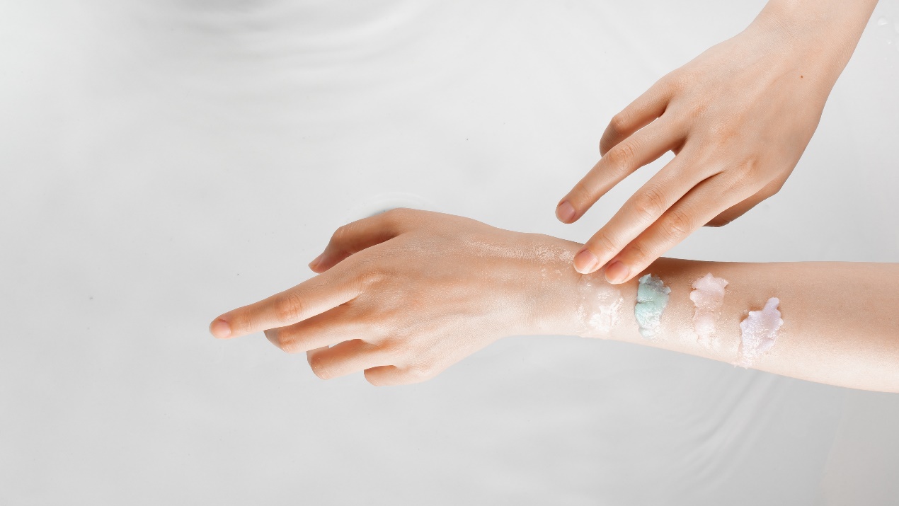 一颗少女手蕾解锁一场浴中奇思，于是身体被唤醒