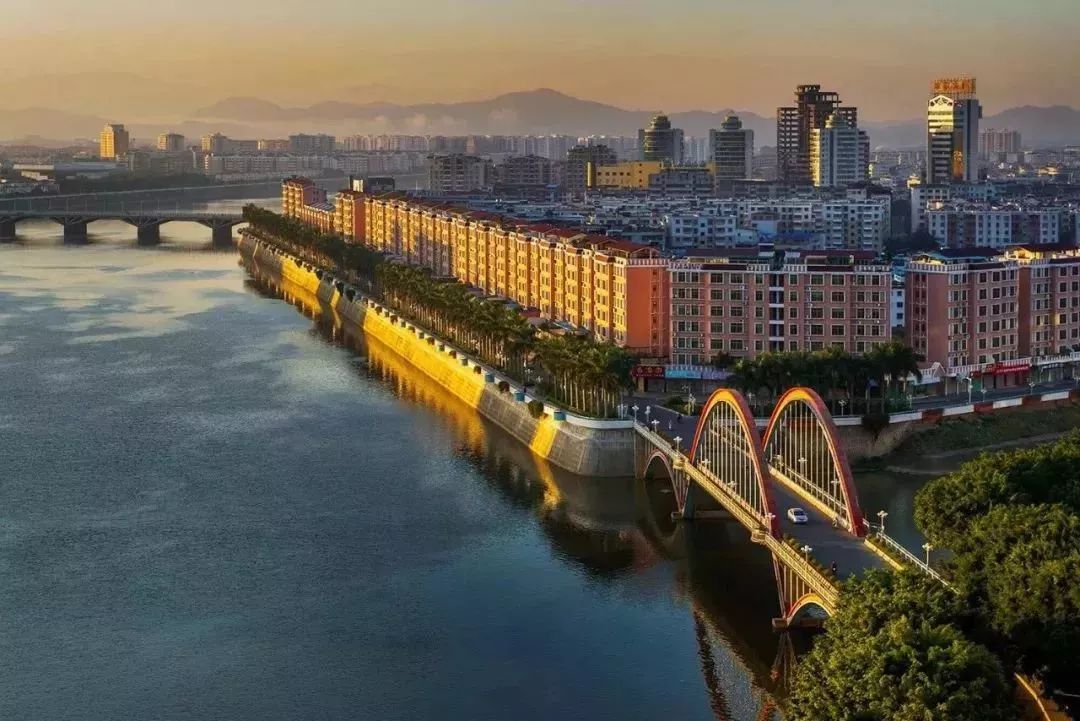 梅龙高铁有接赣深上下行线吗,梅龙高铁来了梅州广州只需15小时