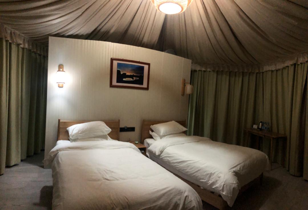 茫崖艾肯泉夏季游攻略,青甘大环线艾肯泉