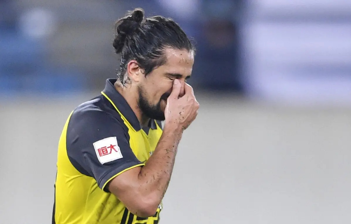 洛国富下场将停赛正确吗,洛国富为失误道歉