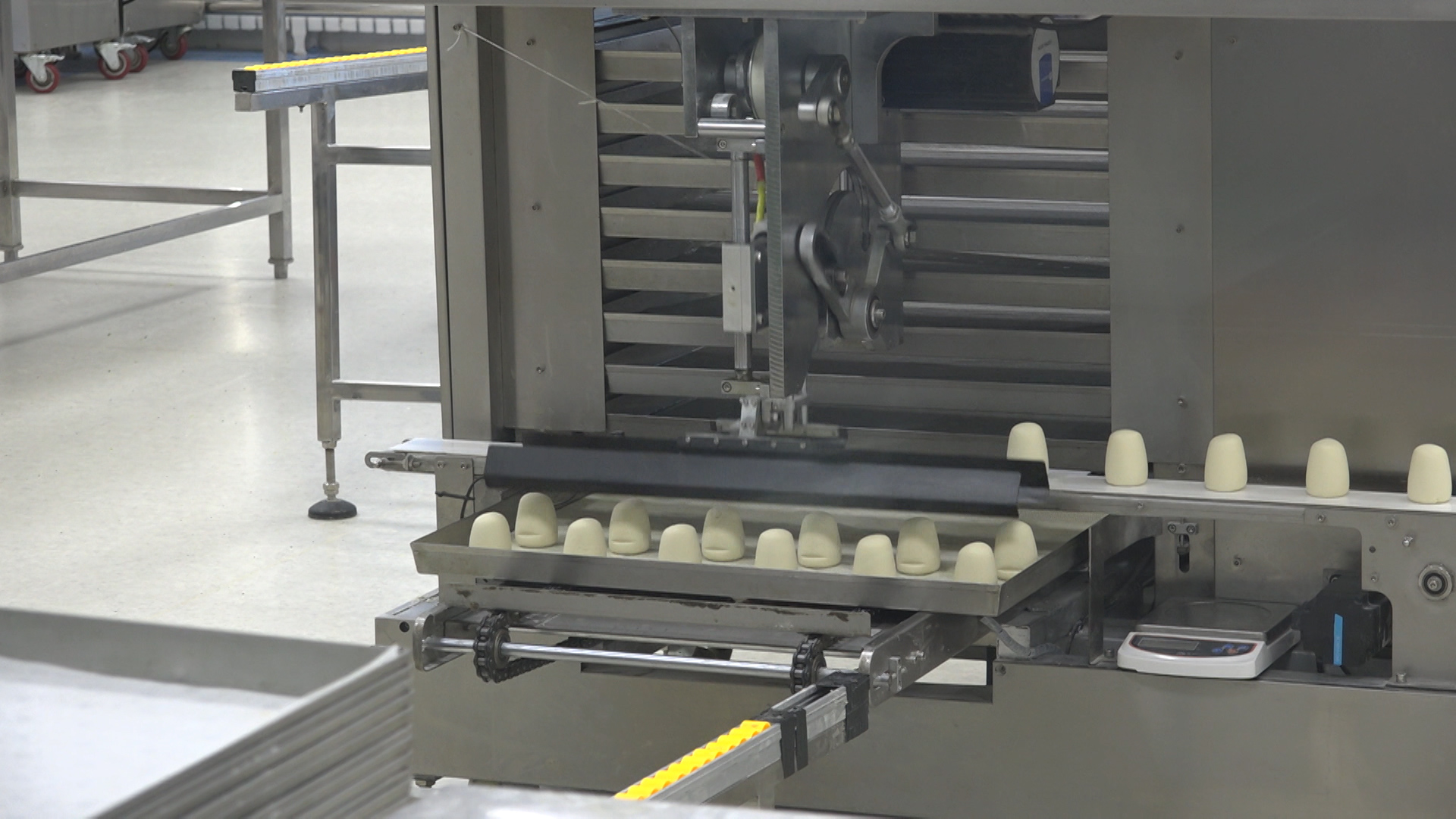 明厨亮灶+中央厨房，太原多措并举推行小学生营养午餐