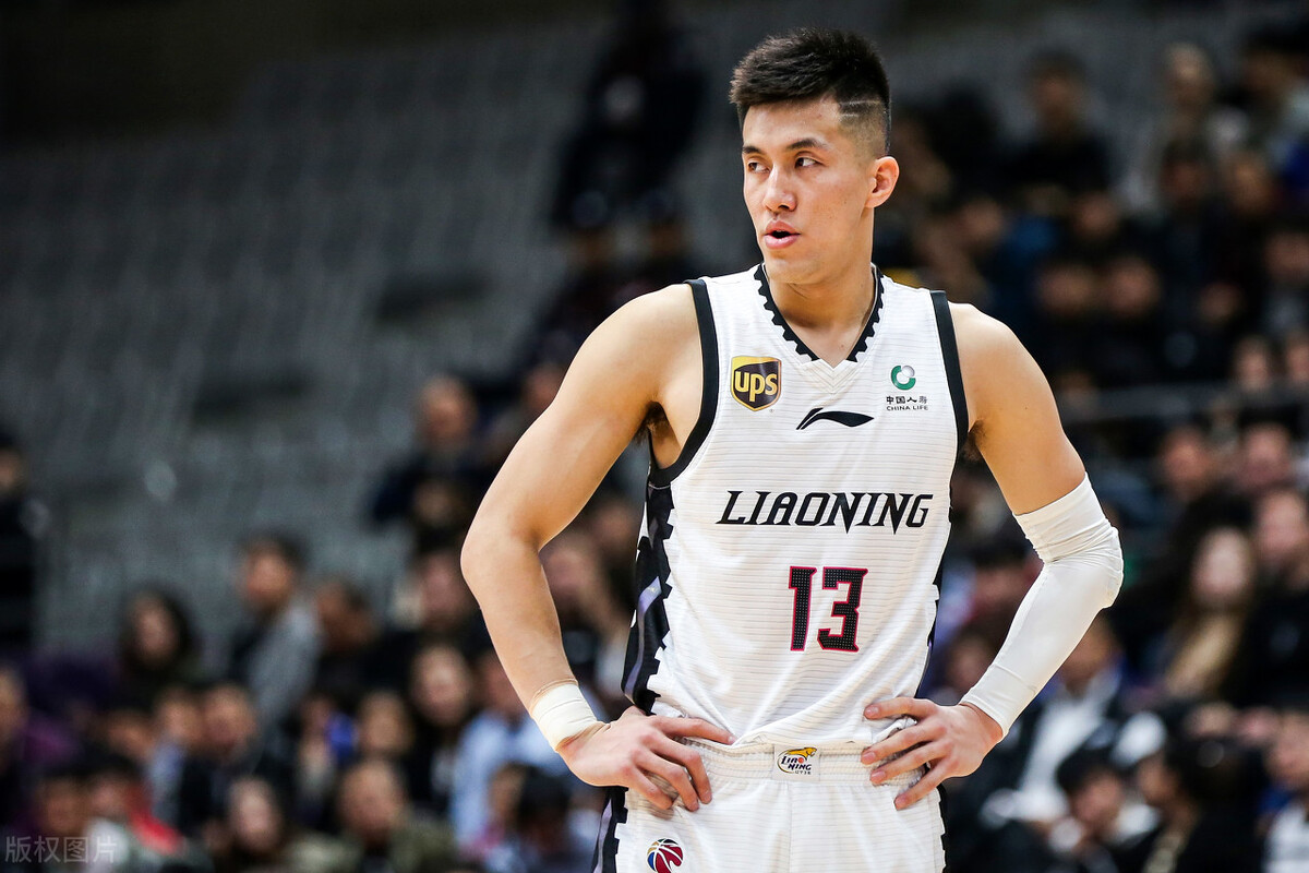 郭艾伦被犯规生气,郭艾伦拿蛋糕