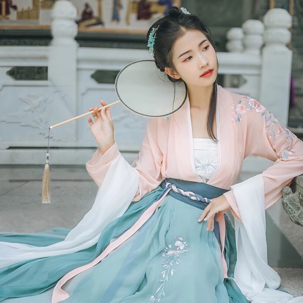 汉服萌新如何判断汉服真假,萌新入坑汉服有什么推荐