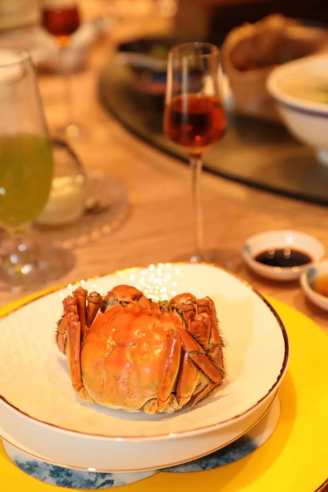 《*瓶金**梅》餐桌上的游龙戏凤