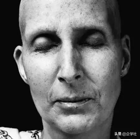 英国40万人将直面死亡?摄影师用100张肖像告诉你,生命的意义是