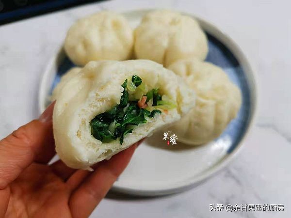 学生早餐，我把包子这样做，热乎乎的，味美营养，不用去店里排队
